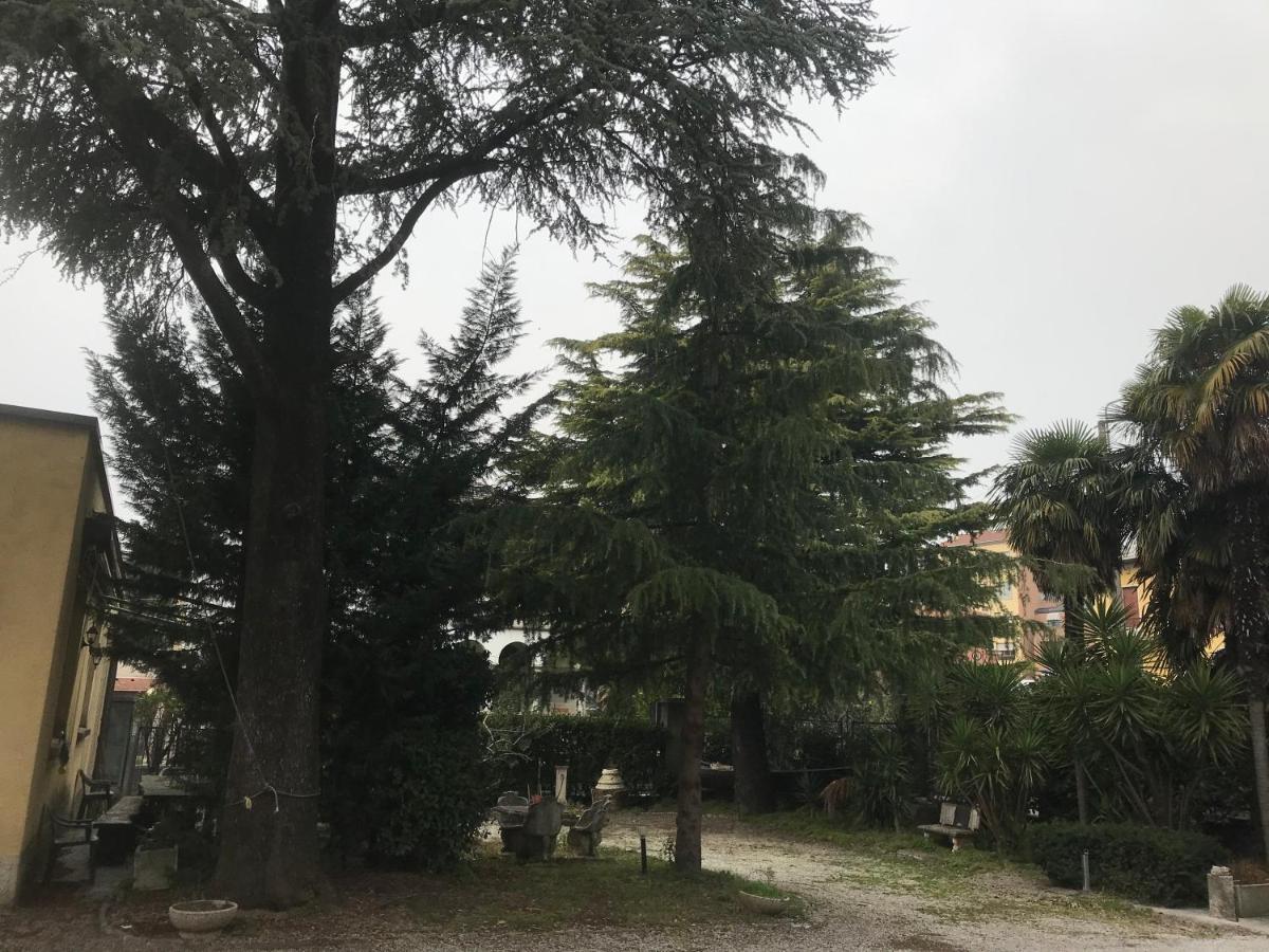B&B " Guzzi - Inn " Mandello del Lario Kültér fotó